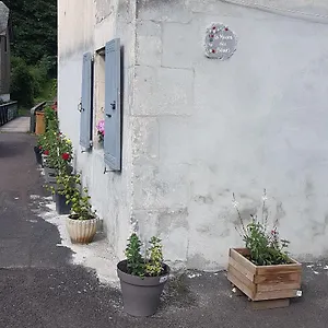 https://la-maison-des-fleurs-studio.hotels-rhonealpes.com